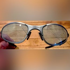 Silver Oakley A wire frame sunglasses with blue lense